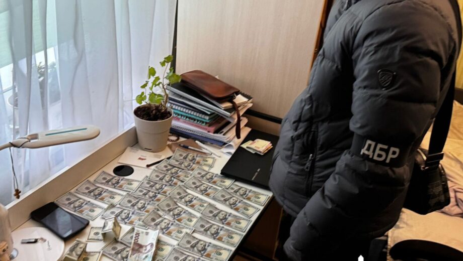 В Киеве ДБР разоблачил нацгвардейца, продавшего автоматы Калашникова