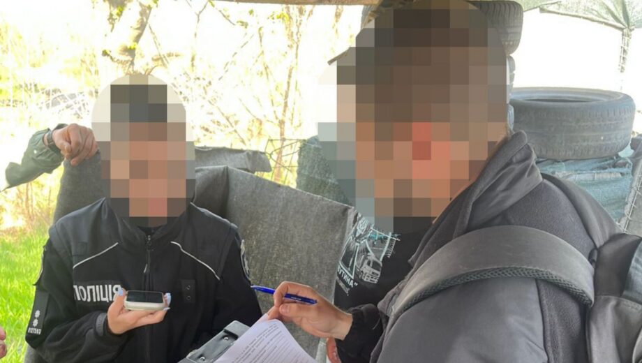 На Дніпропетровщині затримали правоохоронницю за вимагання $3 тисяч за фіктивну службу