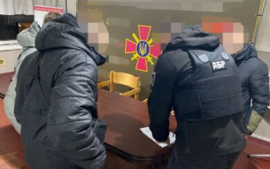 20 тисяч доларів за ”бронь” від мобілізації: у Кропивницькому ДБР затримало офіцера обласного ТЦК