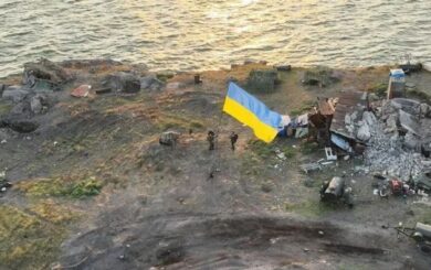 Освобождавшие Змеиный бойцы ГУР 28 часов дрейфовали в море после шторма, – WSJ
