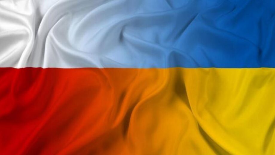 Стенди із зображеннями загиблих українських героїв у Варшаві викликали обурення: шана чи неповага?