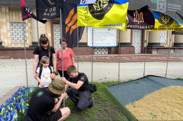 Не словом, а ділом: Громрада при Харківській ОВА вшанувала пам’ять полеглих Героїв