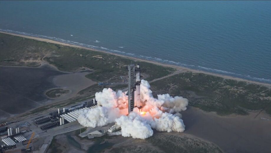 SpaceX успішно випробувала Starship: корабель провів годину в космосі та приводнився в океані