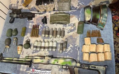 В нацистской форме и с боеприпасами: полиция обнаружила у запорожца домашний склад оружия
