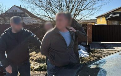 Автоматы, гранаты и контрафакт: в Житомире разоблачили нелегальный бизнес