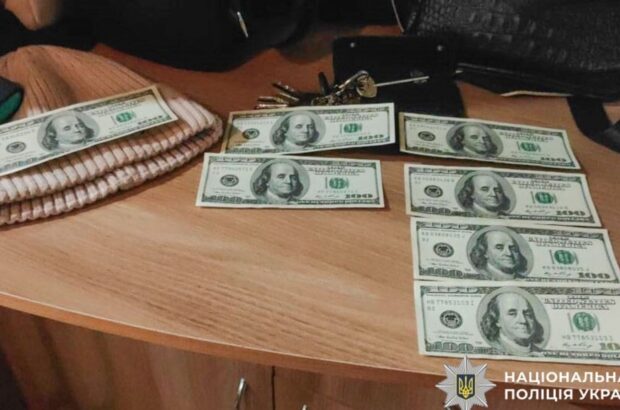 Поліція та СБУ викрили жінку, яка вимагала хабар за продовження інвалідності