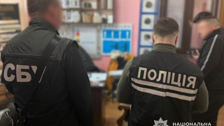 На Львівщині затримали ”переправника”, який за $15–16 тисяч обіцяв вивезти чоловіка за кордон
