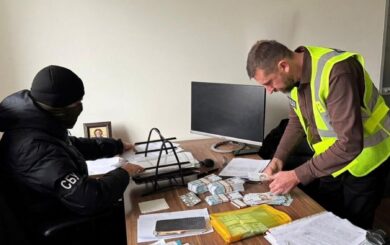 Требовал 1,3 млн грн. за решение вопроса: в Житомире разоблачили схему вокруг налоговой проверки