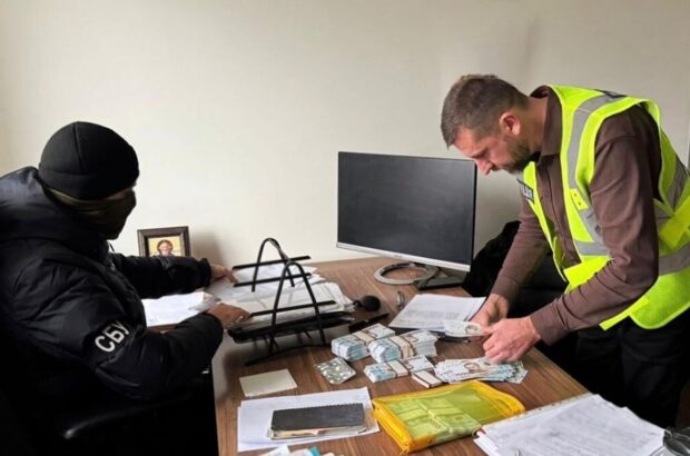 Вимагав 1,3 млн грн. за вирішення питання: у Житомирі викрили схему навколо податкової перевірки