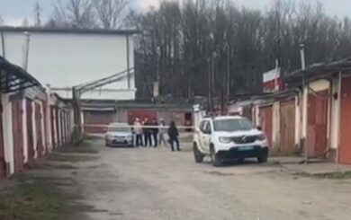 В Тернополе мужчина с топором угрожал ТЦК и бросил »коктейль Молотова»