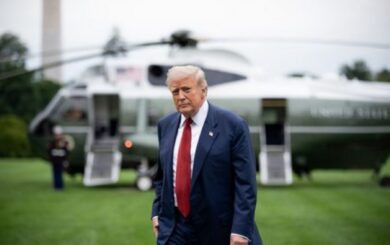 Невідомий атакував літак з Трампом: борт з президентом міг впасти