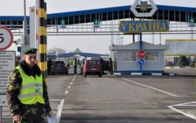 На Волыни судили таможенника и железнодорожника за попытку переправки военнообязанного в Польшу