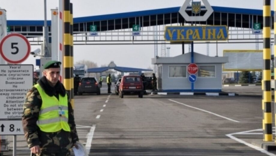 На Волыни судили таможенника и железнодорожника за попытку переправки военнообязанного в Польшу
