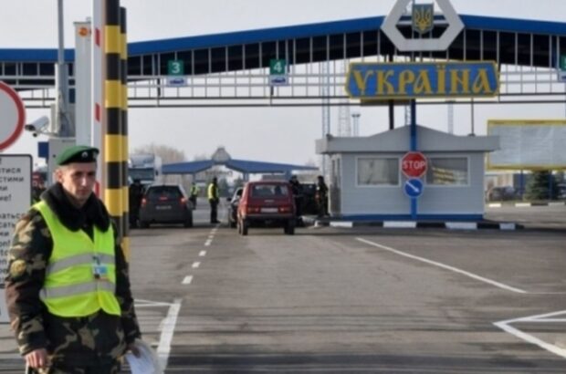 Эксслужащего Львовской таможни подозревают в содействии контрабанде техники на 15 млн грн