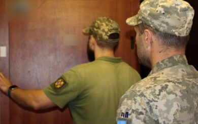 В Печерском ТЦК Киева работник пытался совершить самоубийство