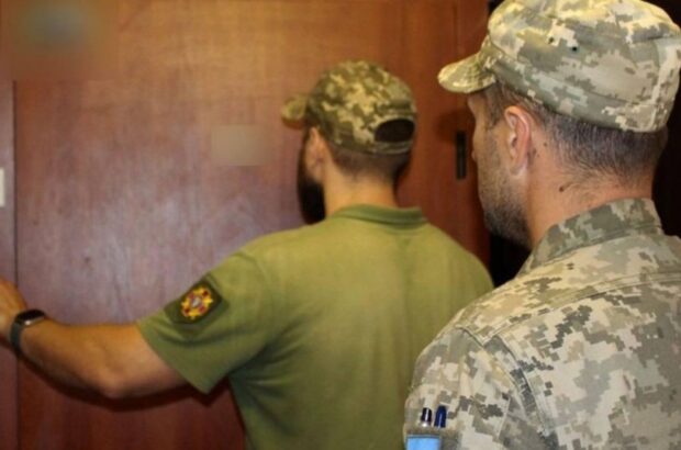В Печерском ТЦК Киева работник пытался совершить самоубийство