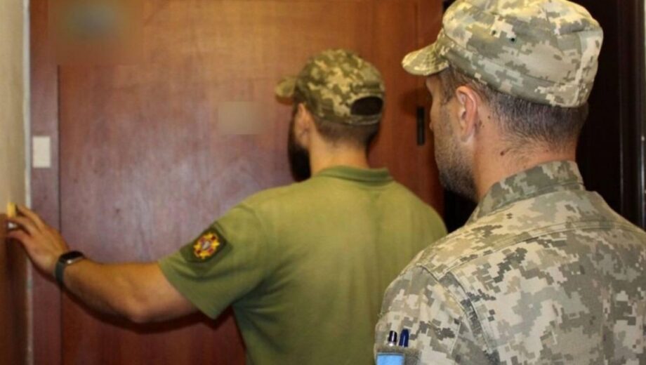 В Печерском ТЦК Киева работник пытался совершить самоубийство