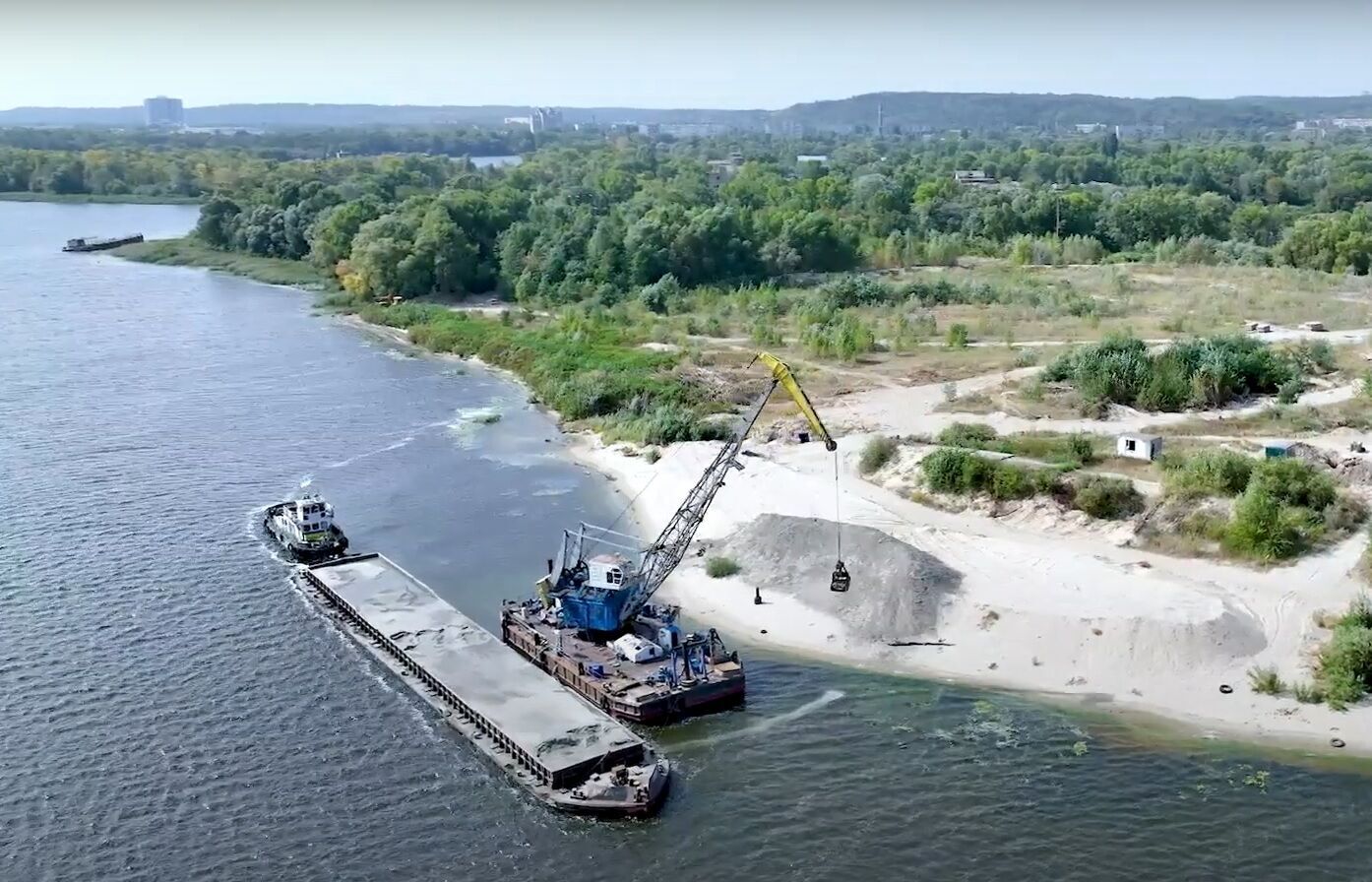 На участке, где орудует ''Мостобуд'', возобновились работы