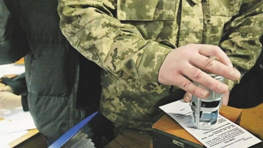 Для забронированных работников установили минимальные требования к зарплате в 2025-2026 годах