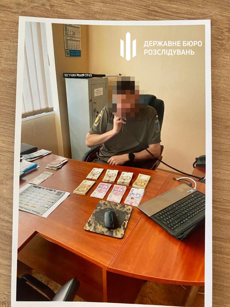 Военные на строительстве: бывший военком Запорожье использовал солдат для ремонта своего дома