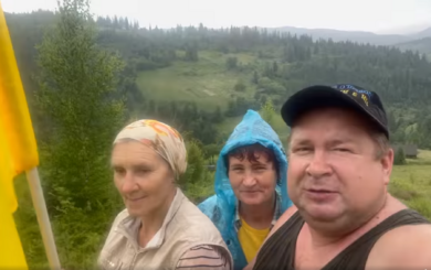 Плели сетки и установили флаг Украины: волонтеры-стопкоровцы совершили рабочую поездку по Львовщине