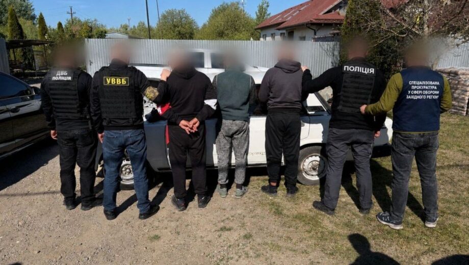 На Закарпатті затримали переправника, який пропонував прикордоннику 12 тисяч доларів хабара