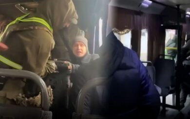 Не випускали людей: в одеській маршрутці стався конфлікт з представниками ТЦК