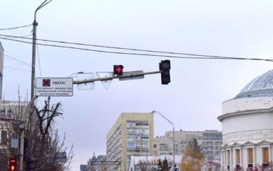 Новий світлофор у центрі Києва: що означає сигнал ”Грецький хрест”
