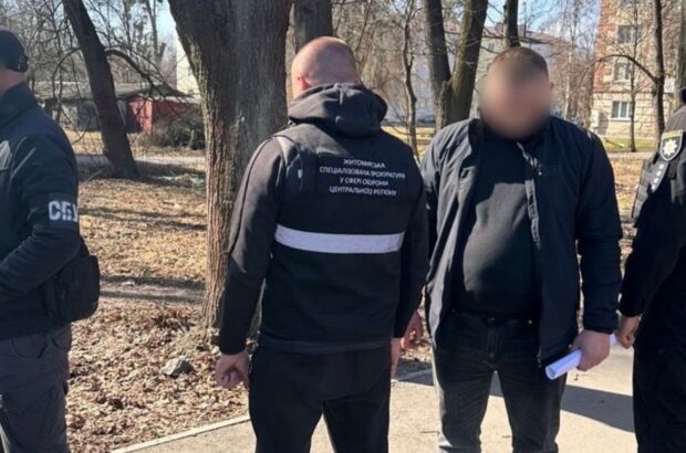 У Житомирській області викрили схему ”списання” за гроші — затримано працівника ТЦК