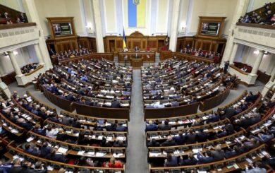 Парламент снова будет показывать пленарные заседания онлайн — 266 голосов »за»