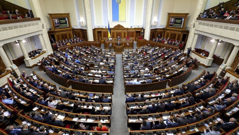 Парламент снова будет показывать пленарные заседания онлайн — 266 голосов »за»