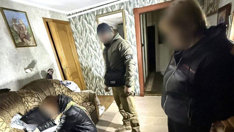 Вимагали 28 тисяч доларів боргу, якого не існувало: на Київщині затримано зловмисників