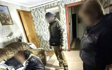 Требовали 28 тысяч долларов несуществующего долга: в Киевской области задержаны злоумышленники