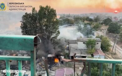 Россияне снова атаковали Херсон из авиации: вероятно поврежден мост и газопровод