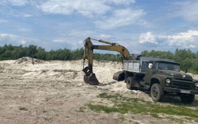 До схеми може бути причетний голова ОТГ: на Київщині ”накрили” чергових піщаних нелегалів