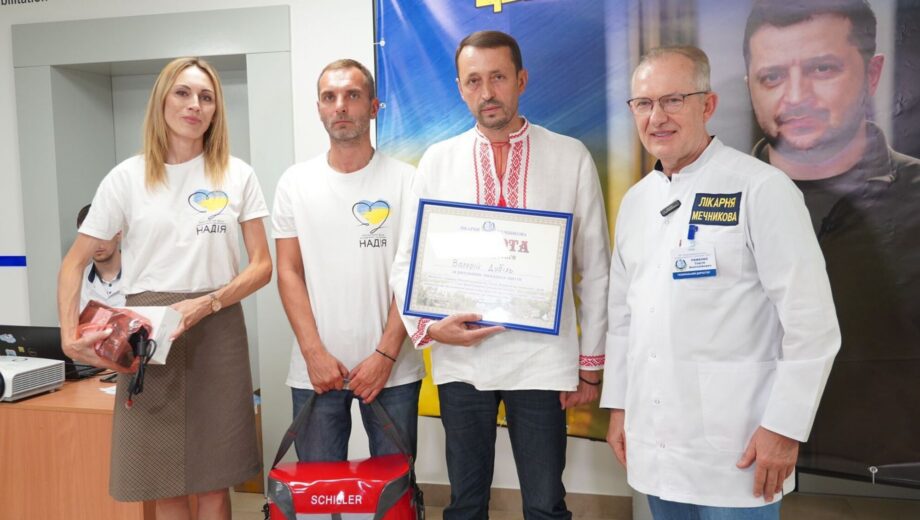 Валерий Дубиль передал аппарат Easy Pulse Днепропетровской областной клинической больнице имени Мечникова