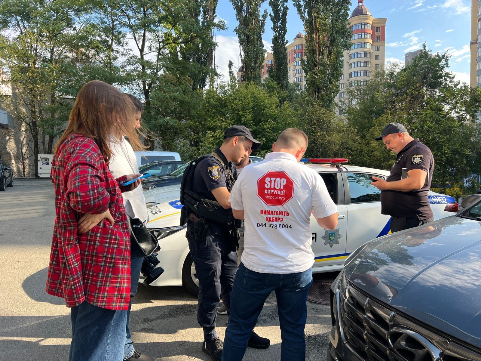 На месте происшествия работает полиция