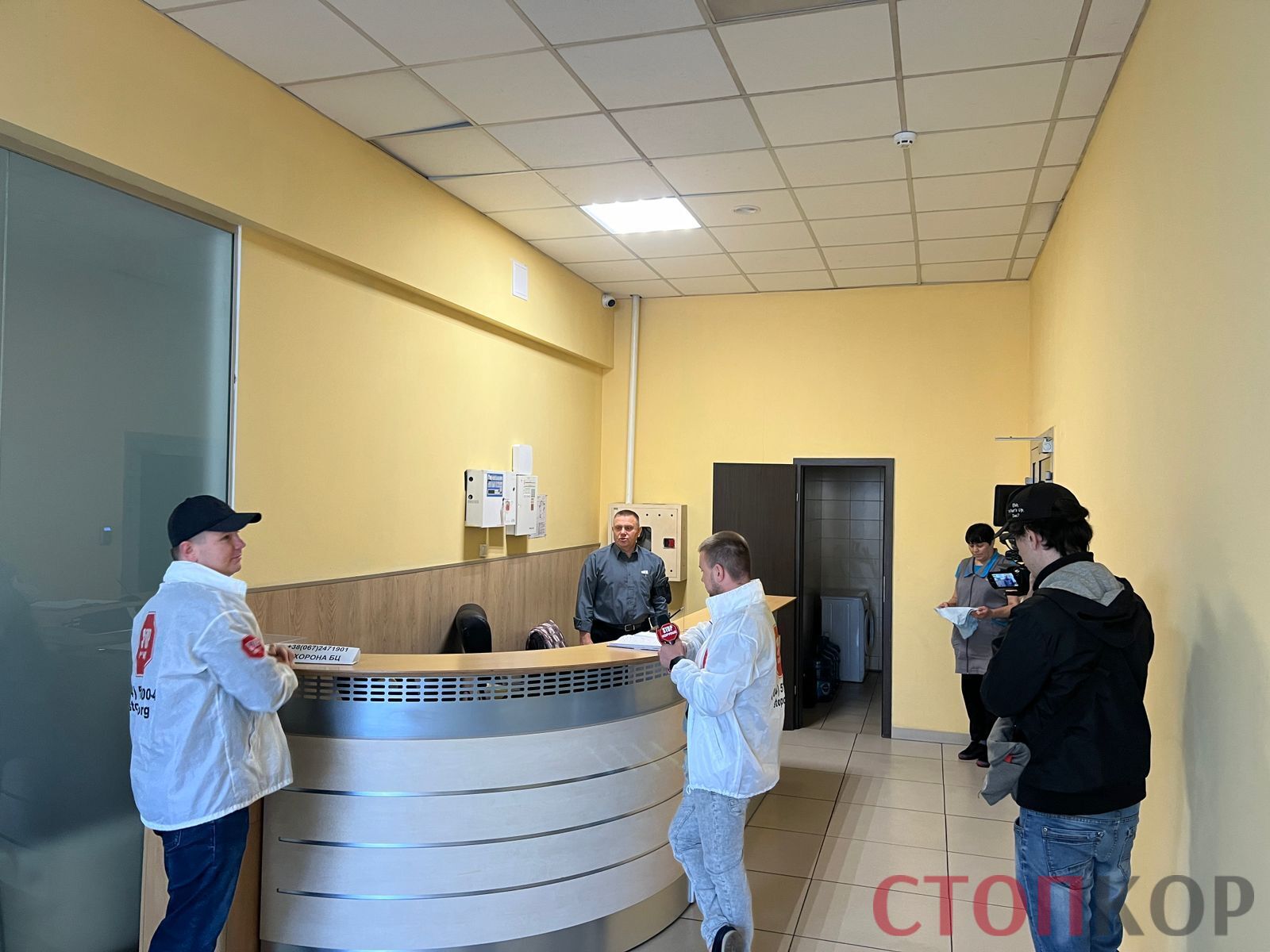 На Нововокзальній, 2 стопкорівці викрили черговий шахрайських кол-центр