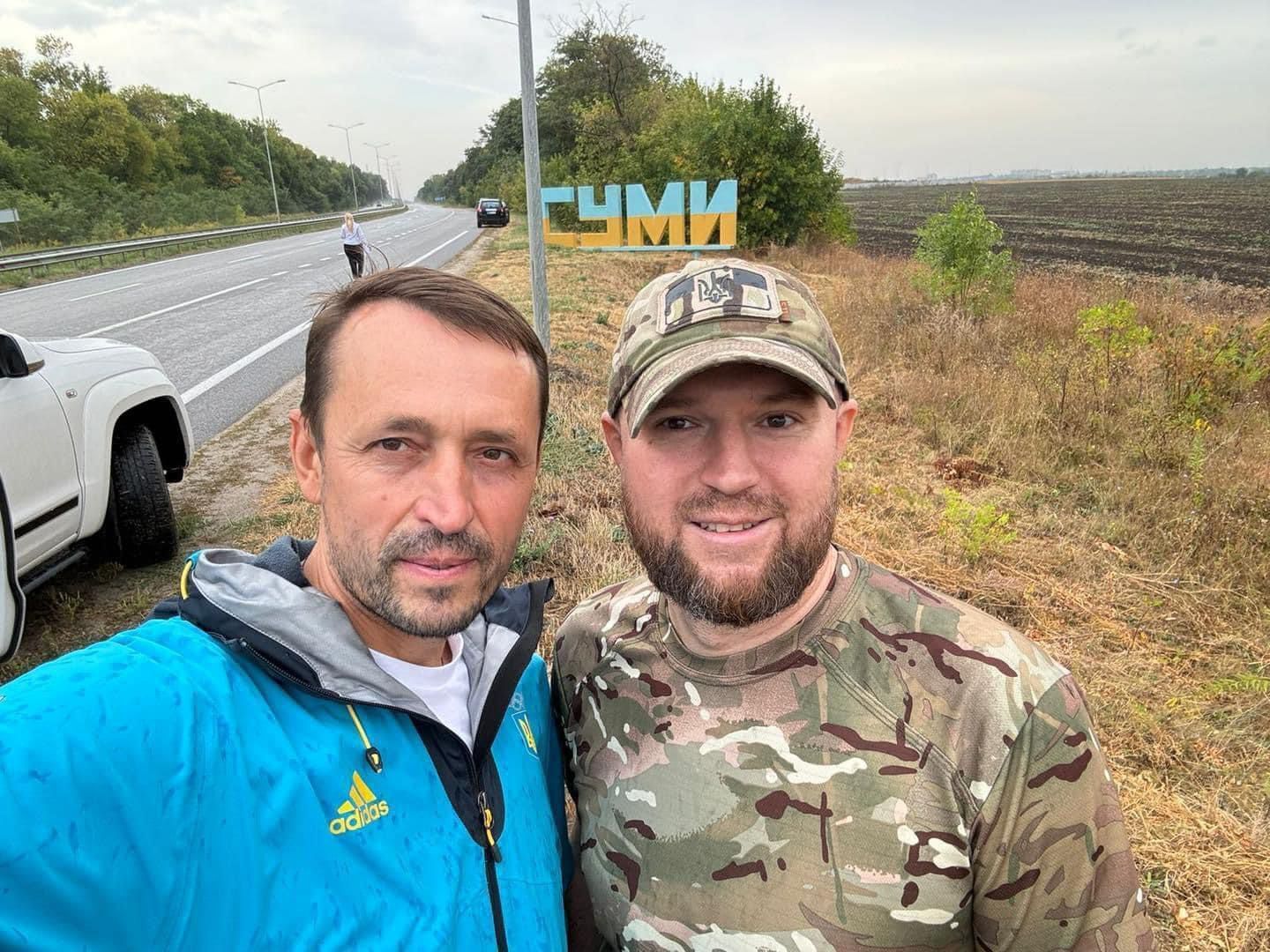 Валерий Дубиль (слева) поблагодарил партнеров и меценатов за поддержку инициативы