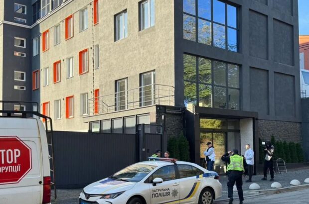 Скандальный бизнес-центр на Подоле ищет нового владельца