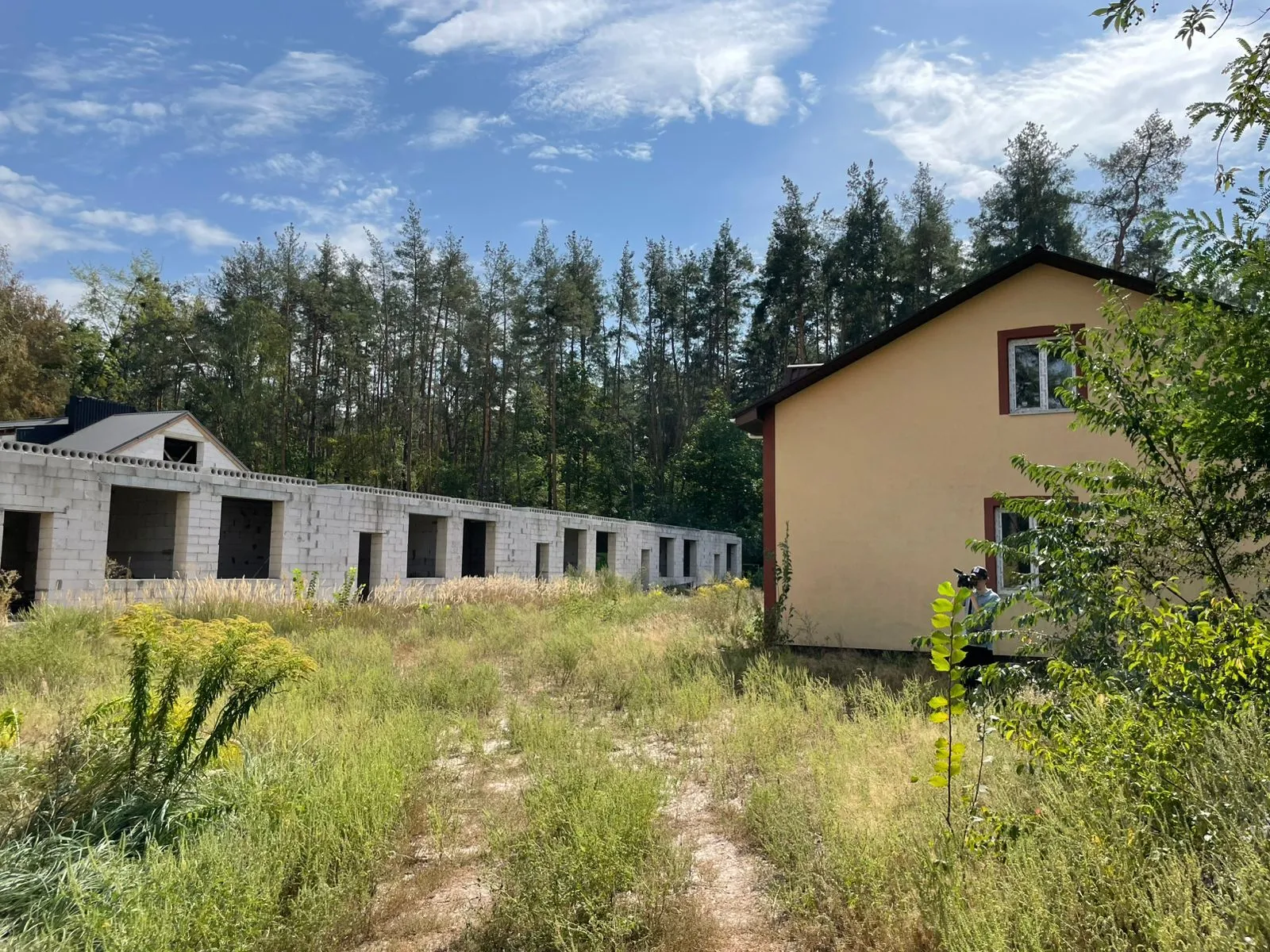 Двоповерховий заміський будинок належить членам родини Ніколенка