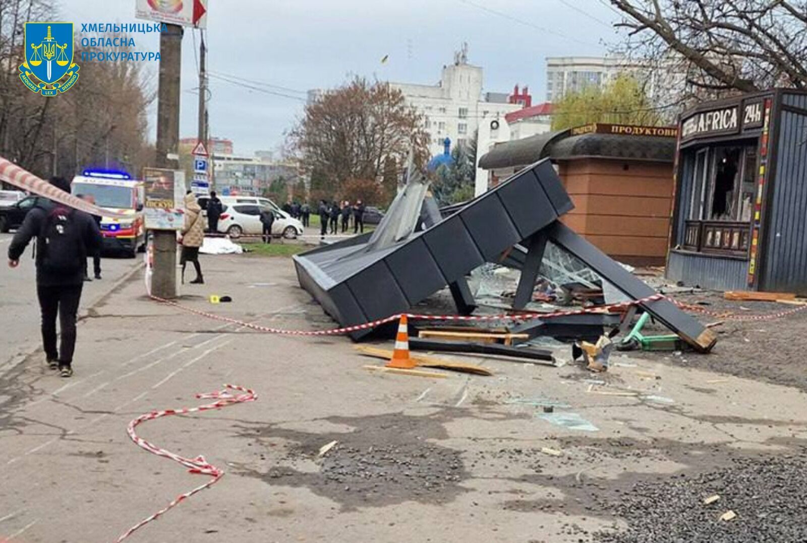 BMW въехало в остановку