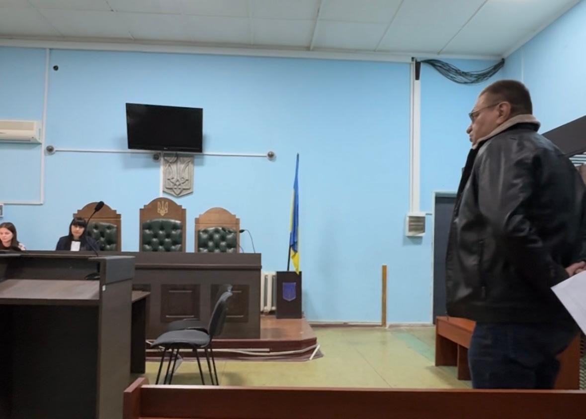 Чтобы в очередной раз затормозить процесс, обвиняемый явился на заседание без адвоката