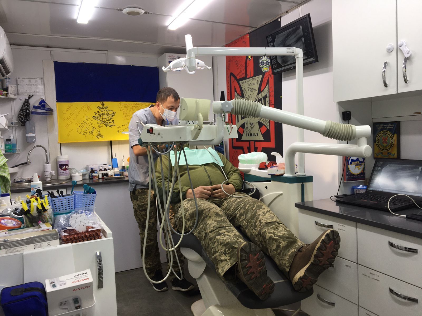 ''Немецкий украинец'', поддерживающий бойцов, больницы и детдома, рассказал о коррупции в Украине