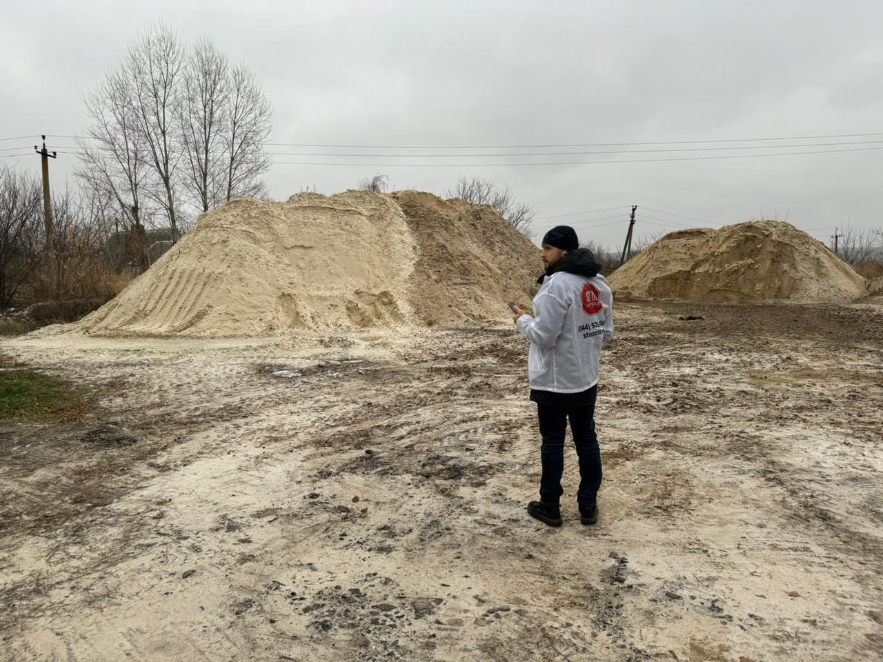 На территории района без спецразрешений обустроили копанки