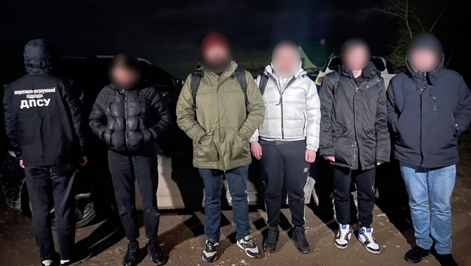 Нелегальний бізнес на Буковині: жінка за десятки тисяч доларів вивозила людей до ЄС