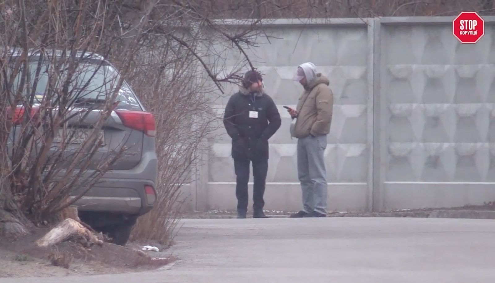 У входа в морг дежурят ''консультанты'' с бейджиками