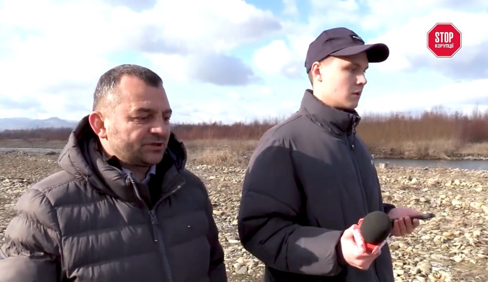 Журналист Игорь Доценко (справа) пообщался с Дмитрием Павлюком (слева)