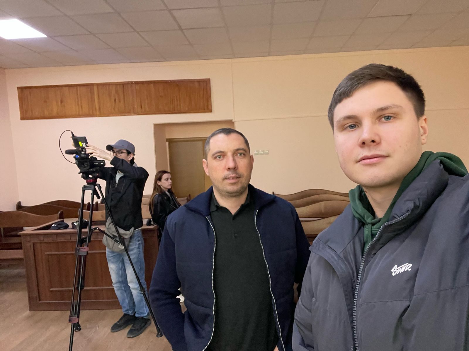 Потерпевший журналист Игорь Доценко и его представитель, адвокат Михаил Евсеев