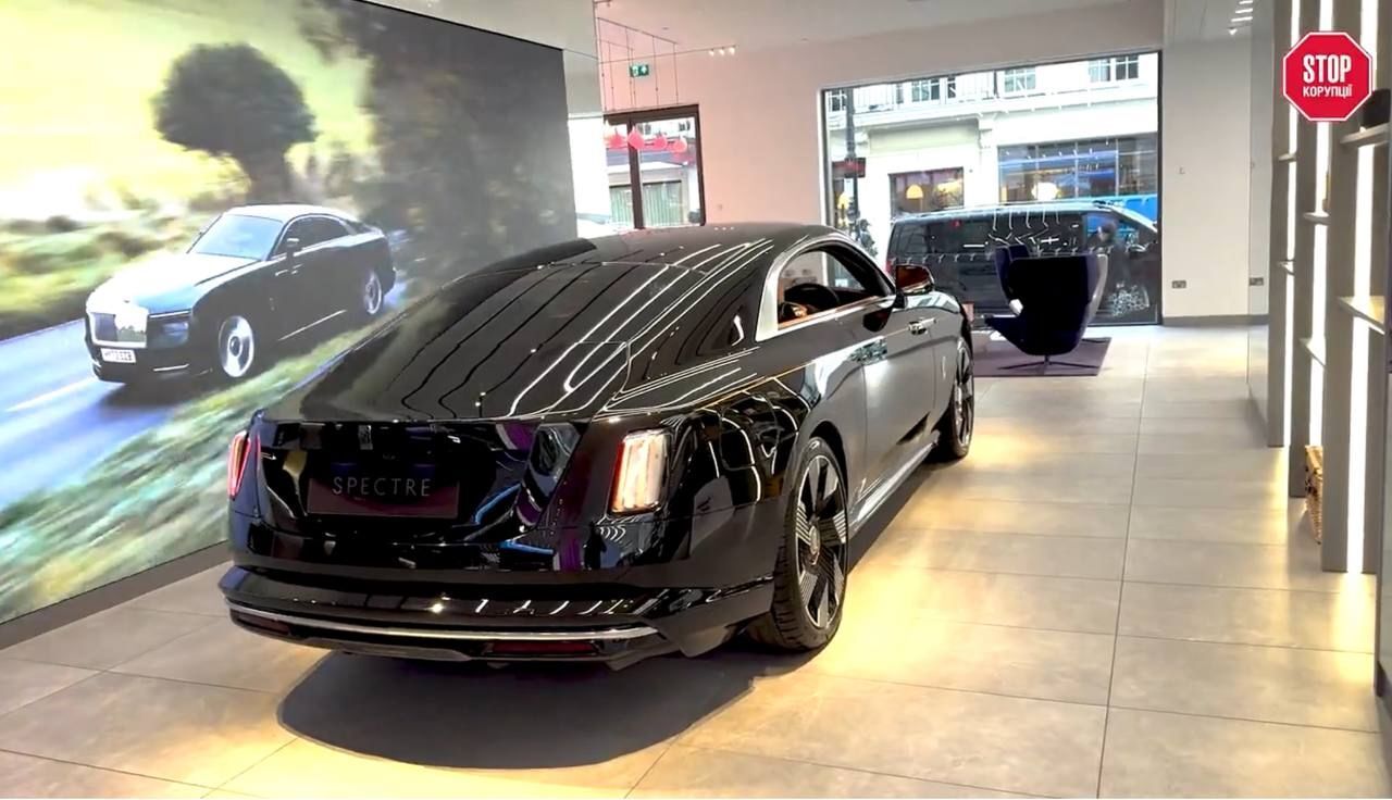 Аналогічне авто у британському салоні Roll’s Royce